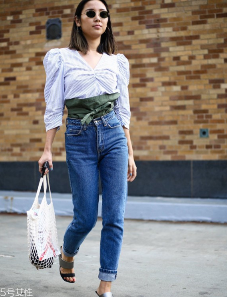 怎樣給衣服打結(jié)好看 時髦一大圈 怎樣給衣服打結(jié)好看 時髦一大圈