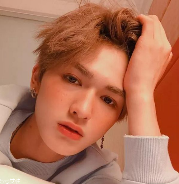 韓國(guó)雀斑妝怎么化 朱正廷雀斑妝畫(huà)法步驟 韓國(guó)雀斑妝怎么化 朱正廷雀斑妝畫(huà)法步驟