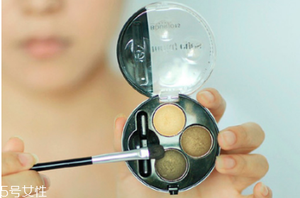 韓國(guó)雀斑妝怎么化 朱正廷雀斑妝畫(huà)法步驟 韓國(guó)雀斑妝怎么化 朱正廷雀斑妝畫(huà)法步驟