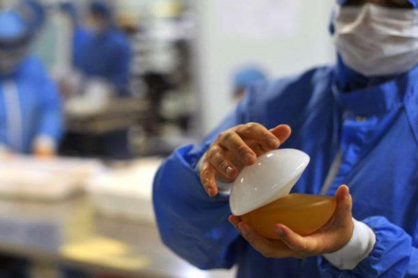 感冒的時(shí)候可以隆胸手術(shù)嗎？