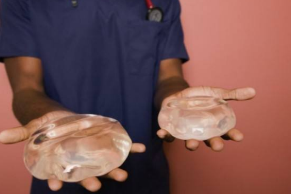 感冒的時(shí)候可以隆胸手術(shù)嗎？