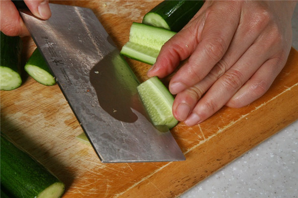 小黃瓜怎么腌制好吃 3技巧更爽脆好吃 小黃瓜怎么腌制好吃 3技巧更爽脆好吃