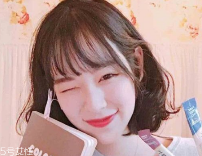 怎么給自己編劉海 編劉海簡(jiǎn)單好看的步驟 怎么給自己編劉海 編劉海簡(jiǎn)單好看的步驟