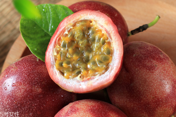 百香果為什么會(huì)皺皮 成熟的表現(xiàn) 百香果為什么會(huì)皺皮 成熟的表現(xiàn)