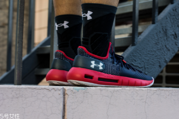 安德瑪hovr havoc籃球鞋測(cè)評(píng) 零重力腳感非凡