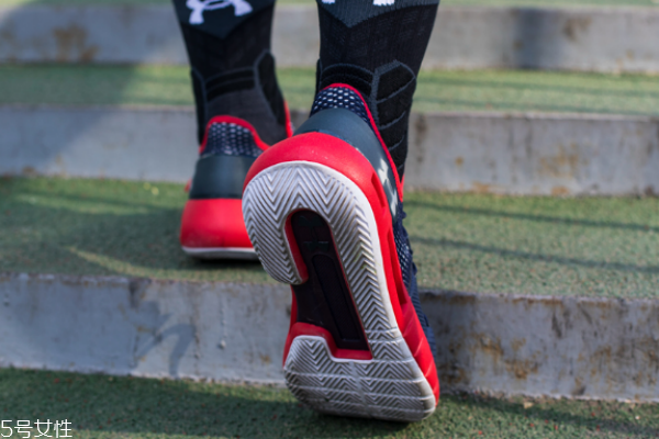 安德瑪hovr havoc籃球鞋測(cè)評(píng) 零重力腳感非凡