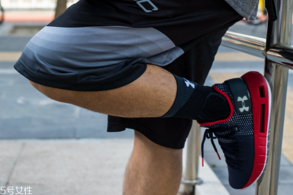 安德瑪hovr havoc籃球鞋測(cè)評(píng) 零重力腳感非凡