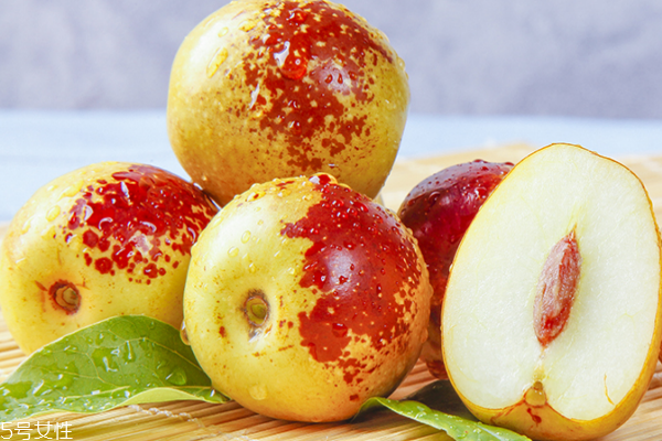 冬棗可以和蝦一起吃嗎 這個(gè)搭配沒(méi)毛病 冬棗可以和蝦一起吃嗎 這個(gè)搭配沒(méi)毛病