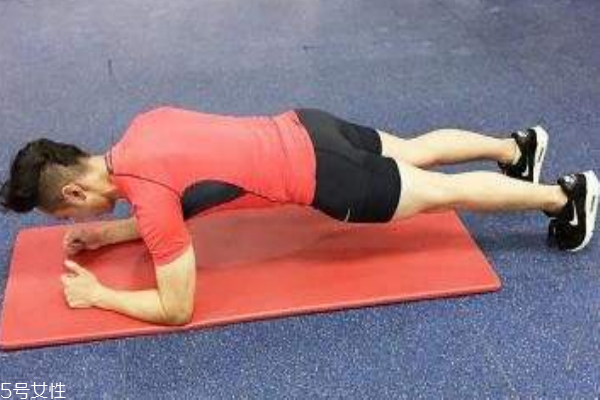 腰間盤(pán)突出能做平板支撐嗎 動(dòng)作要規(guī)范