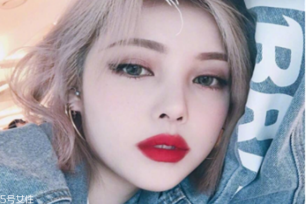 隱形眼鏡可以戴多久 戴隱形眼鏡的禁忌和注意事項 隱形眼鏡可以戴多久 戴隱形眼鏡的禁忌和注意事項