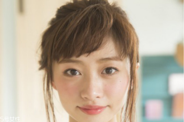 夏天頭發(fā)怎么盤好看 日系空氣感束發(fā)教程 夏天頭發(fā)怎么盤好看 日系空氣感束發(fā)教程