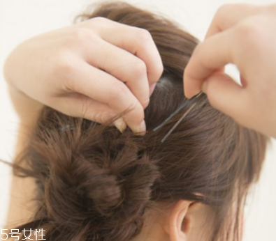 夏天頭發(fā)怎么盤好看 日系空氣感束發(fā)教程 夏天頭發(fā)怎么盤好看 日系空氣感束發(fā)教程