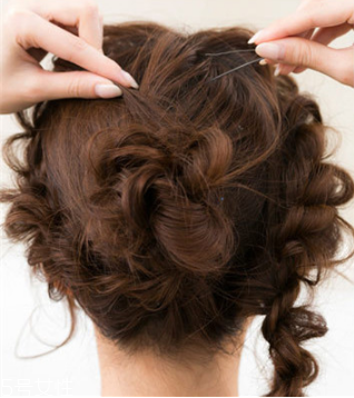 夏天頭發(fā)怎么盤好看 日系空氣感束發(fā)教程 夏天頭發(fā)怎么盤好看 日系空氣感束發(fā)教程