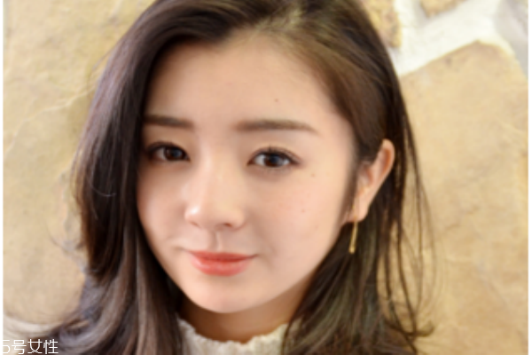 大餅臉適合什么發(fā)型 要學會揚長避短 大餅臉適合什么發(fā)型 要學會揚長避短