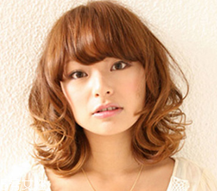 大餅臉適合什么發(fā)型 要學會揚長避短 大餅臉適合什么發(fā)型 要學會揚長避短