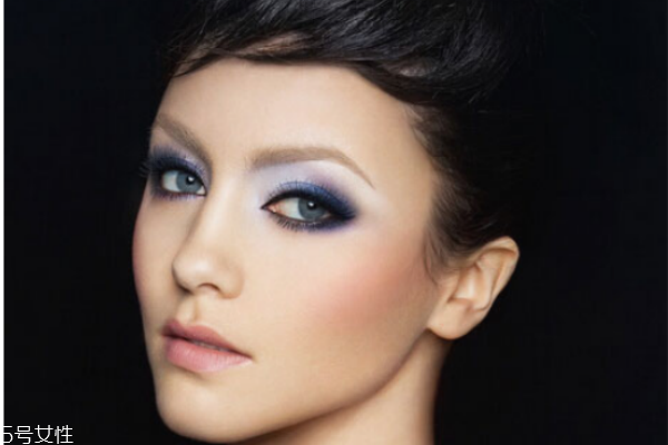 夏天化妝怎樣不脫妝 教你時(shí)刻擁有精致妝容 夏天化妝怎樣不脫妝 教你時(shí)刻擁有精致妝容