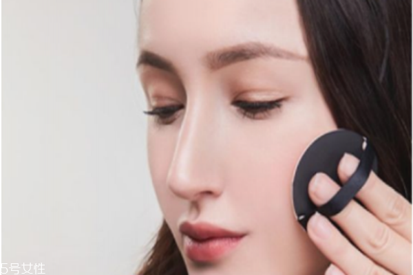 夏天化妝怎樣不脫妝 教你時(shí)刻擁有精致妝容 夏天化妝怎樣不脫妝 教你時(shí)刻擁有精致妝容