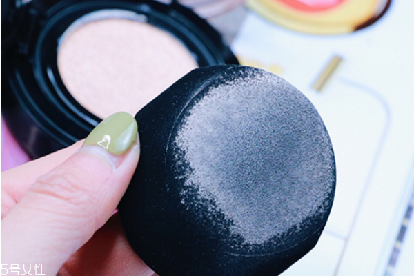 美寶蓮黑金氣墊價(jià)格多少錢 美寶蓮黑金氣墊測(cè)評(píng)