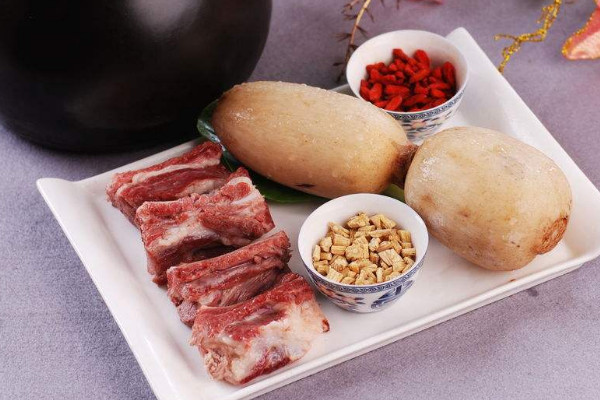 蓮藕怎么知道它粉不粉？別光看外表還得看孔數(shù)