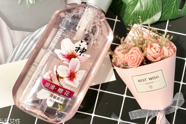 六神沐浴露是堿性的嗎 六神沐浴露酸堿度測試 六神沐浴露是堿性的嗎 六神沐浴露酸堿度測試