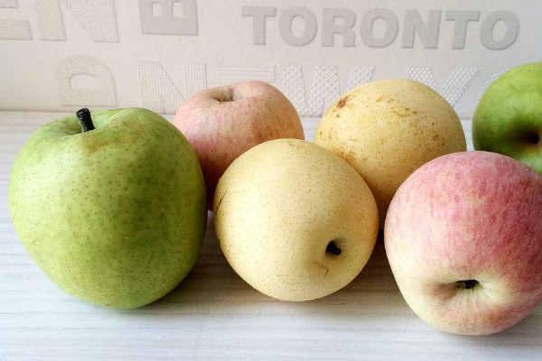 青梨子是沒(méi)成熟的黃梨子嗎？買(mǎi)的時(shí)候從三方面選擇