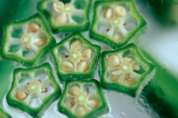 秋葵怎么切？最好焯水后再切