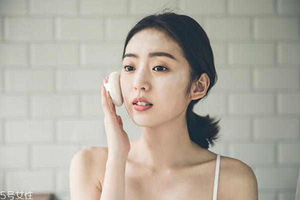 蜜粉怎么用法 2種蜜粉隱藏用法一次傳授 蜜粉怎么用法 2種蜜粉隱藏用法一次傳授