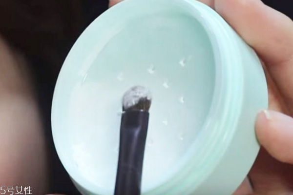 蜜粉怎么用法 2種蜜粉隱藏用法一次傳授 蜜粉怎么用法 2種蜜粉隱藏用法一次傳授