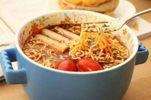 方便面是油炸的嗎？油炸方便面和非油炸方便面區(qū)別