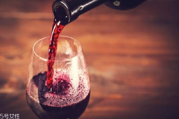 喝紅酒可以祛痘印嗎 安全又有效 喝紅酒可以祛痘印嗎 安全又有效