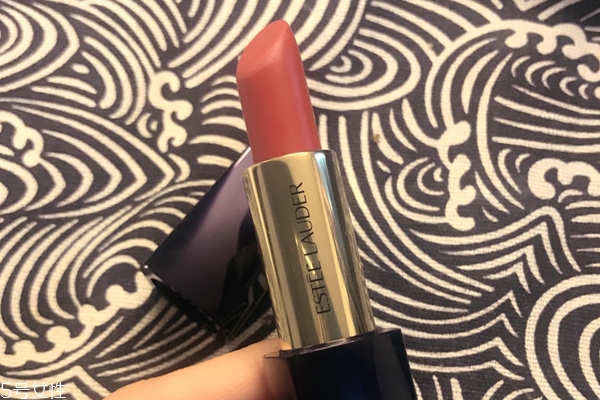 雅詩(shī)蘭黛333掉色嗎 越大牌掉色越嚴(yán)重