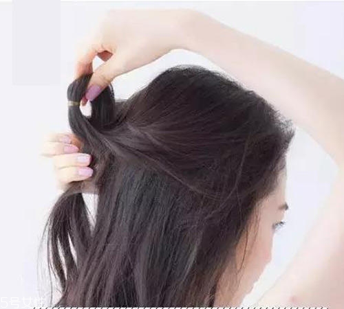 短發(fā)怎么綁發(fā)帶好看 發(fā)帶真是短發(fā)的好朋友 短發(fā)怎么綁發(fā)帶好看 發(fā)帶真是短發(fā)的好朋友