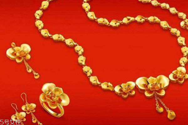 結(jié)婚三金一般多少錢 大概在這個(gè)價(jià)位 結(jié)婚三金一般多少錢 大概在這個(gè)價(jià)位