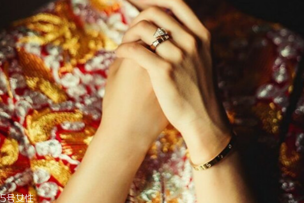 結婚三金是必須給的嗎 代表著傳統習俗