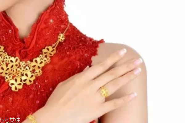 結(jié)婚買三金還是五金 看經(jīng)濟(jì)狀況 結(jié)婚買三金還是五金 看經(jīng)濟(jì)狀況