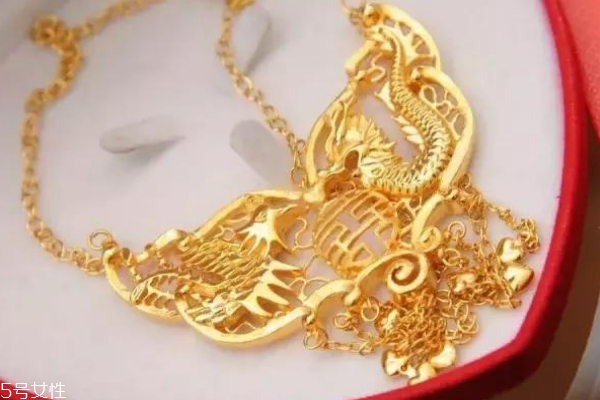 結(jié)婚三金什么牌子好 認(rèn)準(zhǔn)大牌黃金 結(jié)婚三金什么牌子好 認(rèn)準(zhǔn)大牌黃金