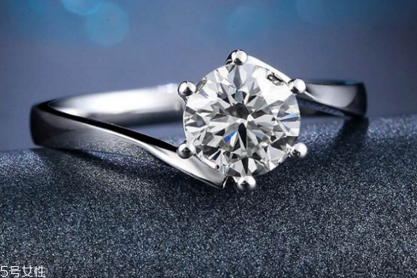 六爪鉆石戒指的寓意 原來(lái)代表這些 六爪鉆石戒指的寓意 原來(lái)代表這些