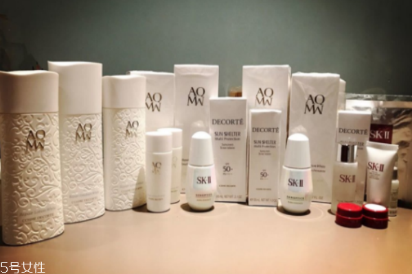 干皮用什么護(hù)膚品好 這些都是干皮親媽 干皮用什么護(hù)膚品好 這些都是干皮親媽