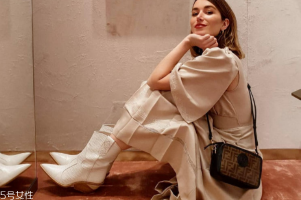 秋季包包搭配圖片 每一款都很實用 秋季包包搭配圖片 每一款都很實用