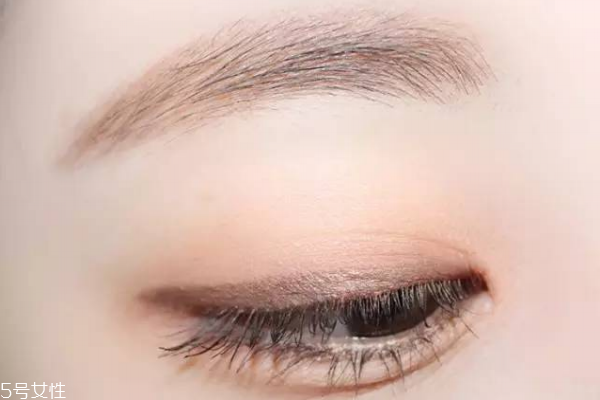 眼影怎么選打底色 挑眼影那些小技巧 眼影怎么選打底色 挑眼影那些小技巧