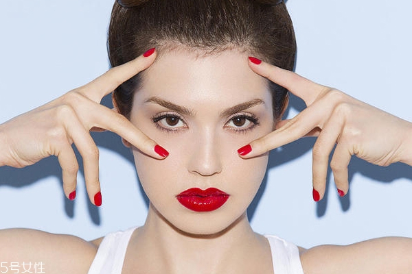 涂眼霜反而長皺紋什么原因 涂眼霜的正確手法