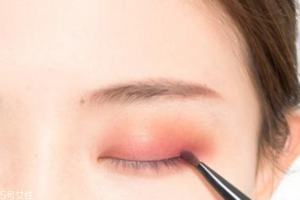 情人節(jié)化什么眼妝 約會(huì)眼妝畫法