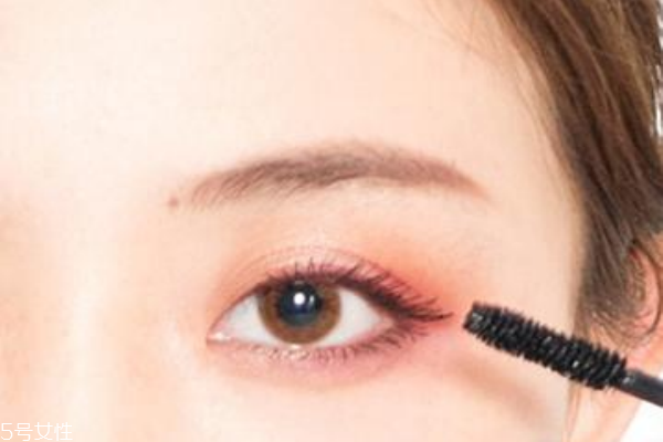 情人節(jié)化什么眼妝 約會(huì)眼妝畫法