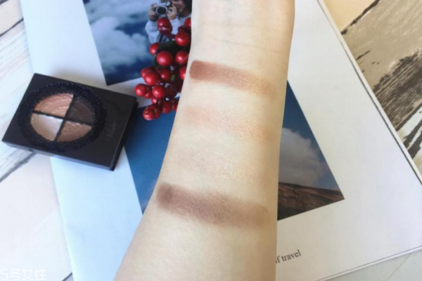 visee蕾絲四色眼影閃嗎 細(xì)細(xì)的珠光很有高級感