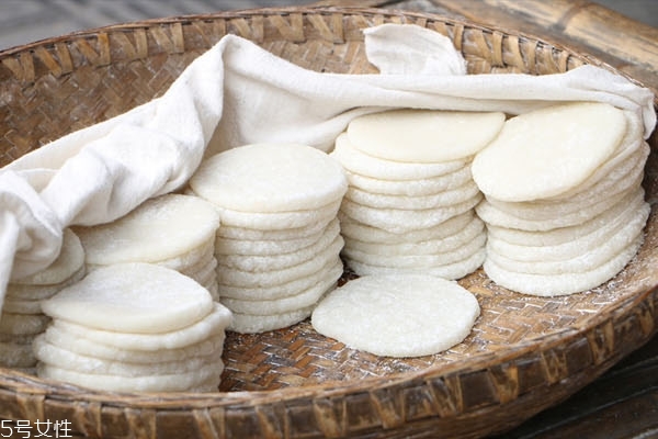 糍粑為什么要打 是一種習俗 糍粑為什么要打 是一種習俗