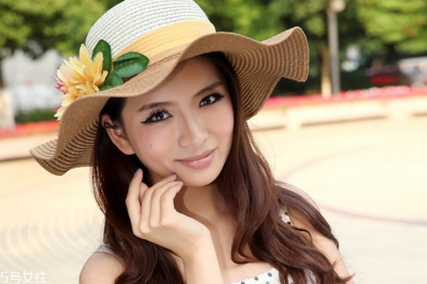 大沿帽怎么戴好看 搭配技巧要掌握 大沿帽怎么戴好看 搭配技巧要掌握