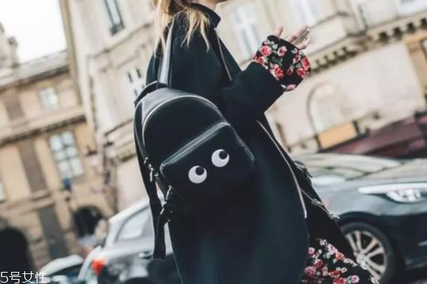 雙肩包帶子怎么穿 包你輕松學(xué)會(huì)