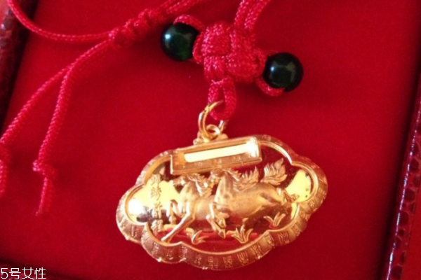 黃金長命鎖的寓意 給后輩祈福 黃金長命鎖的寓意 給后輩祈福