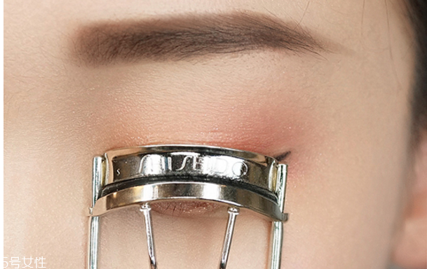 星空妝怎么化 星空妝容教程 星空妝怎么化 星空妝容教程