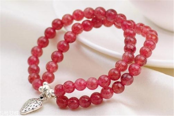 草莓晶可以戴著睡覺(jué)嗎 影響并不大 草莓晶可以戴著睡覺(jué)嗎 影響并不大